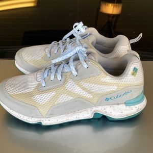 Columbia outDry Waterproof Shoes 👟 size 7.5 white, tan, and blue